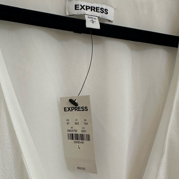 NWT! Express White Ruffle V Neck Blouse in women’s size Large - Picture 3 of 3